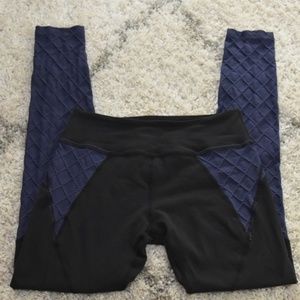 Beyond Yoga Quilted Paneled Leggings Black/Navy